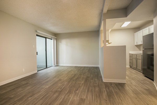 living room at Sun Plaza Apartments 