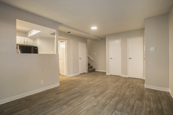 living room at Sun Plaza Apartments 