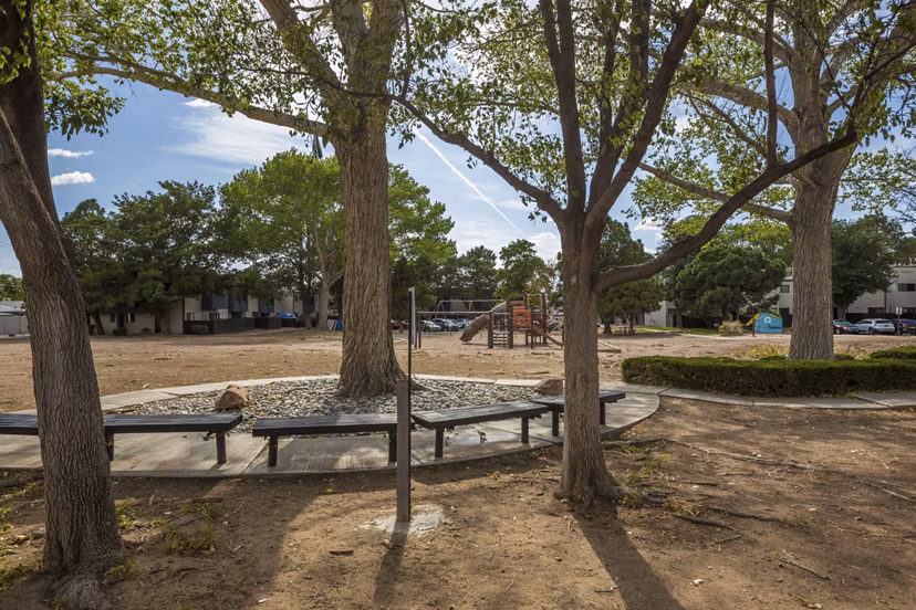 Courtyard with lush landscaping and seating at Sun Plaza Apartments