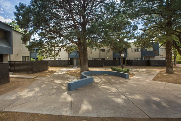 courtyard at Sun Plaza Apartments 