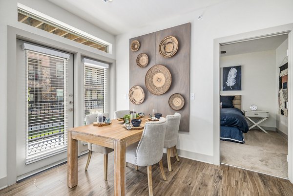 dining room at Highpoint Club Apartments