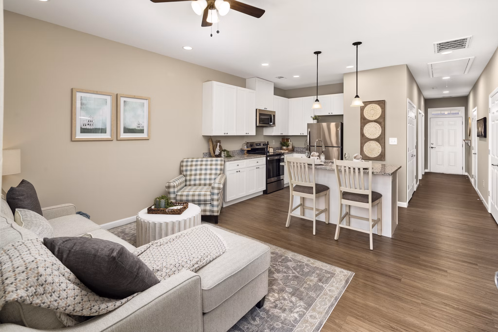 living room at The Ridge at Calhoun Apartments 