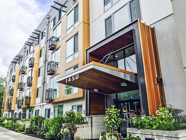 Prescott Apartments: Elegant high-rise building with modern design in San Francisco