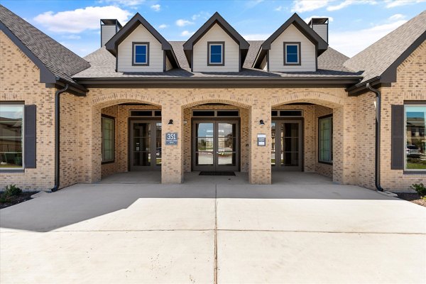 Emerson at Red Oak: Elegant of luxury apartments in prime location