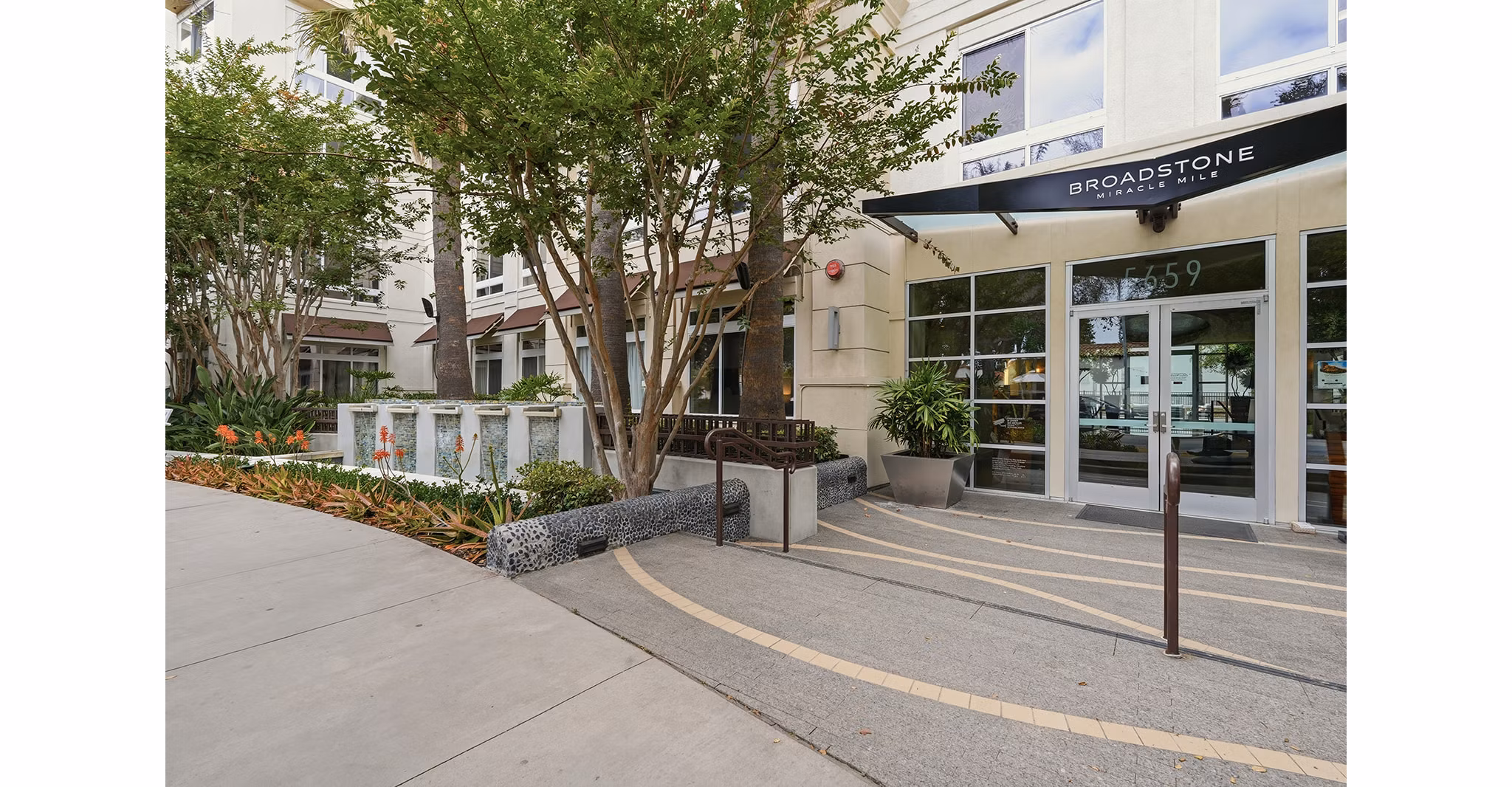 Building Exterior at Broadstone Miracle Mile Apartments