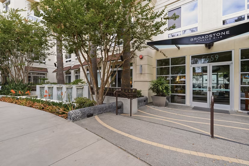 mResidences Miracle Mile: Contemporary building in vibrant city setting