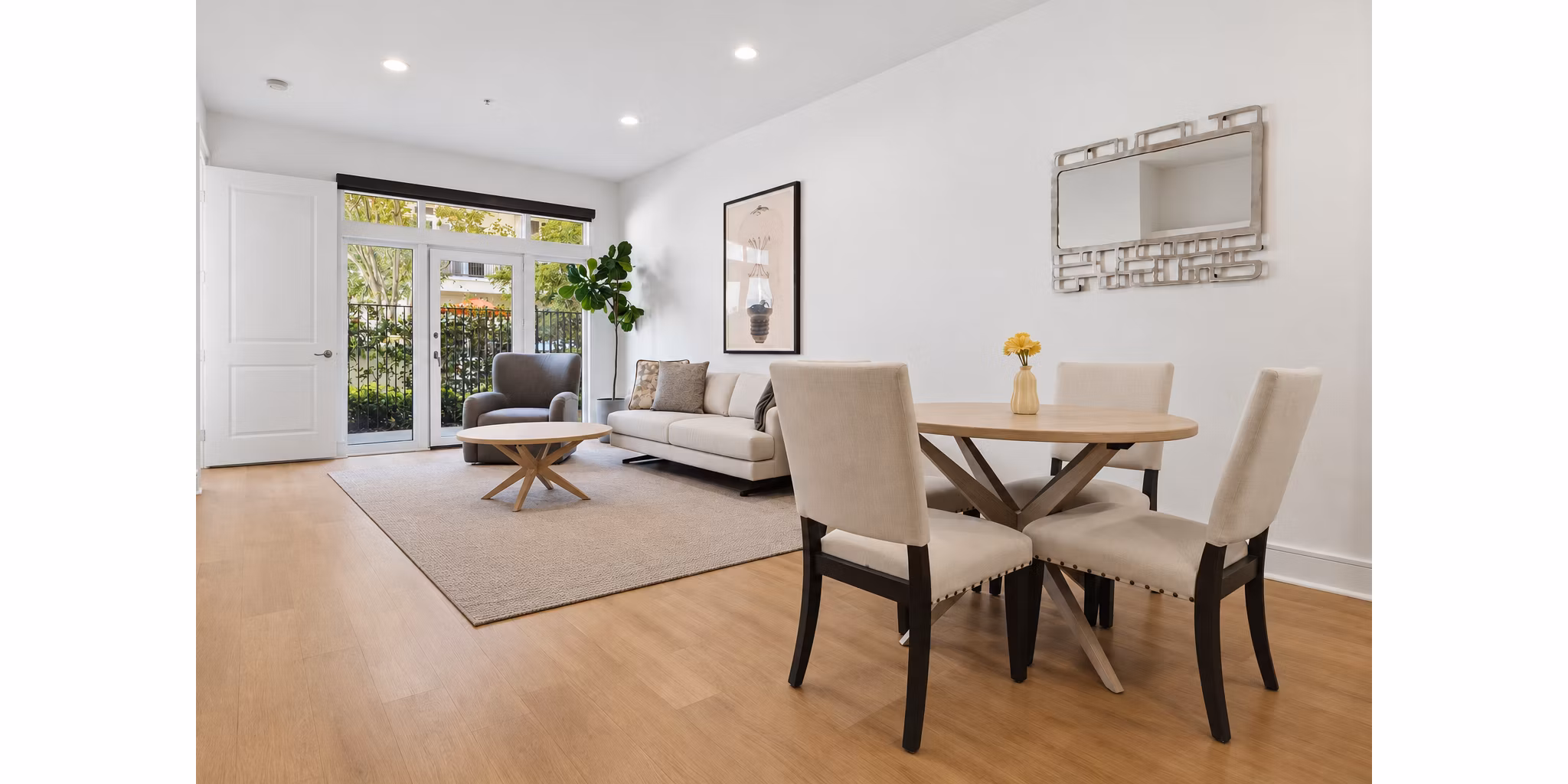 Dining Area at Broadstone Miracle Mile Apartments