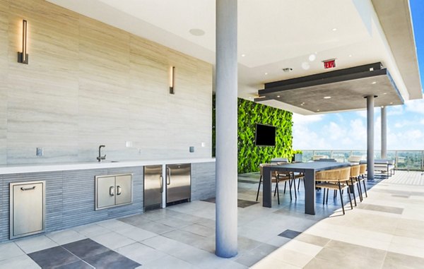 Grill area with outdoor seating at Crest at Pinecrest Apartments