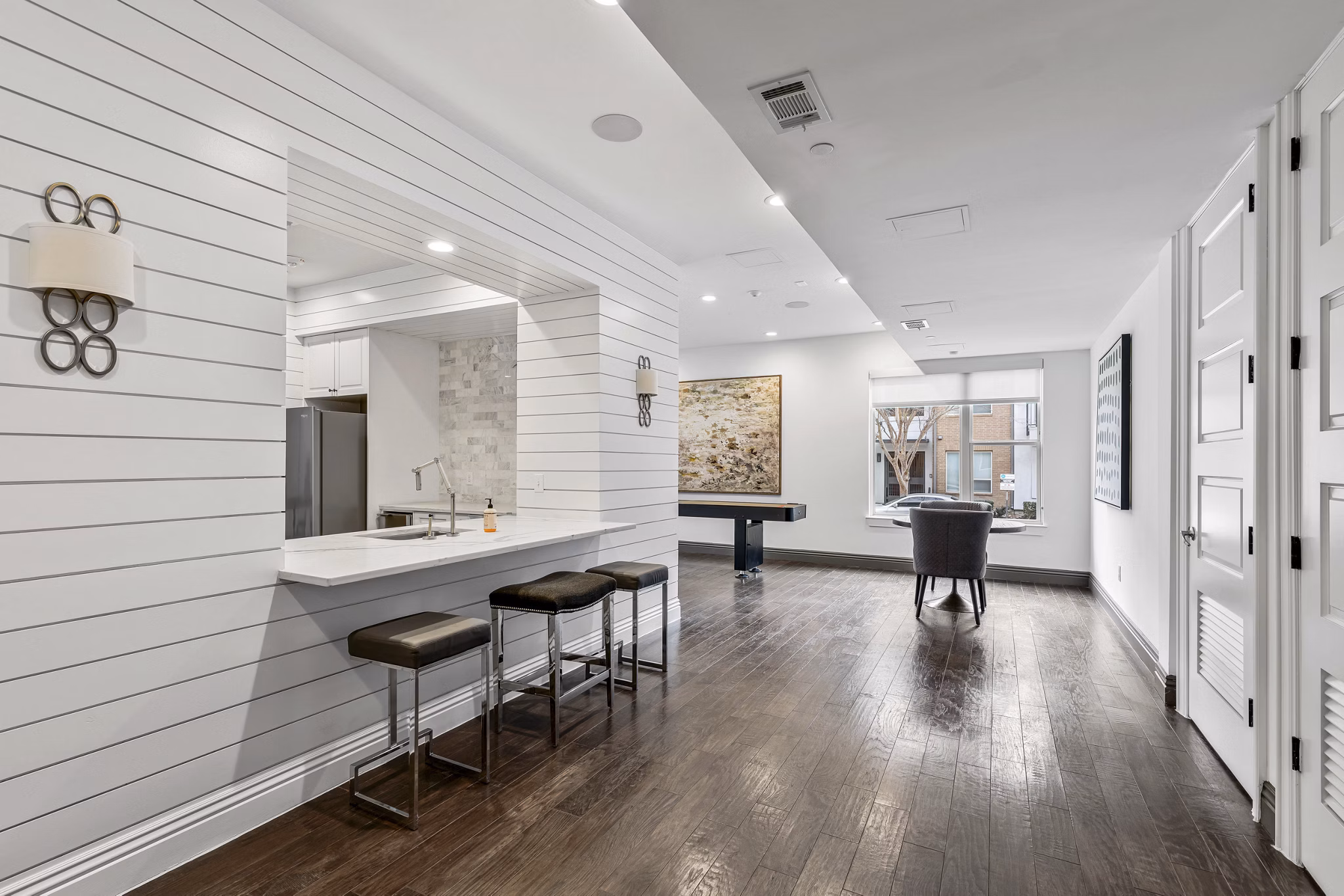 clubhouse at The Briscoe Apartments 