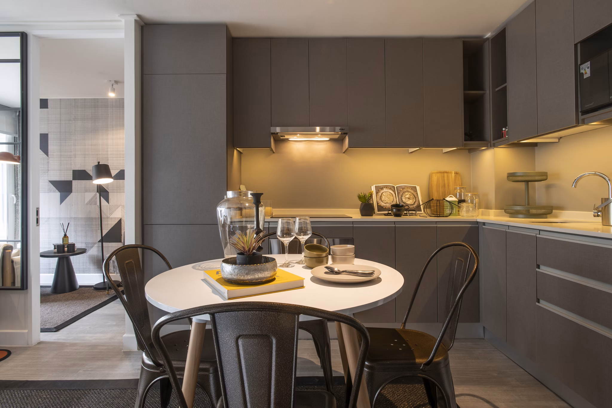 dining room at Somma Plaza Nunoa Apartments