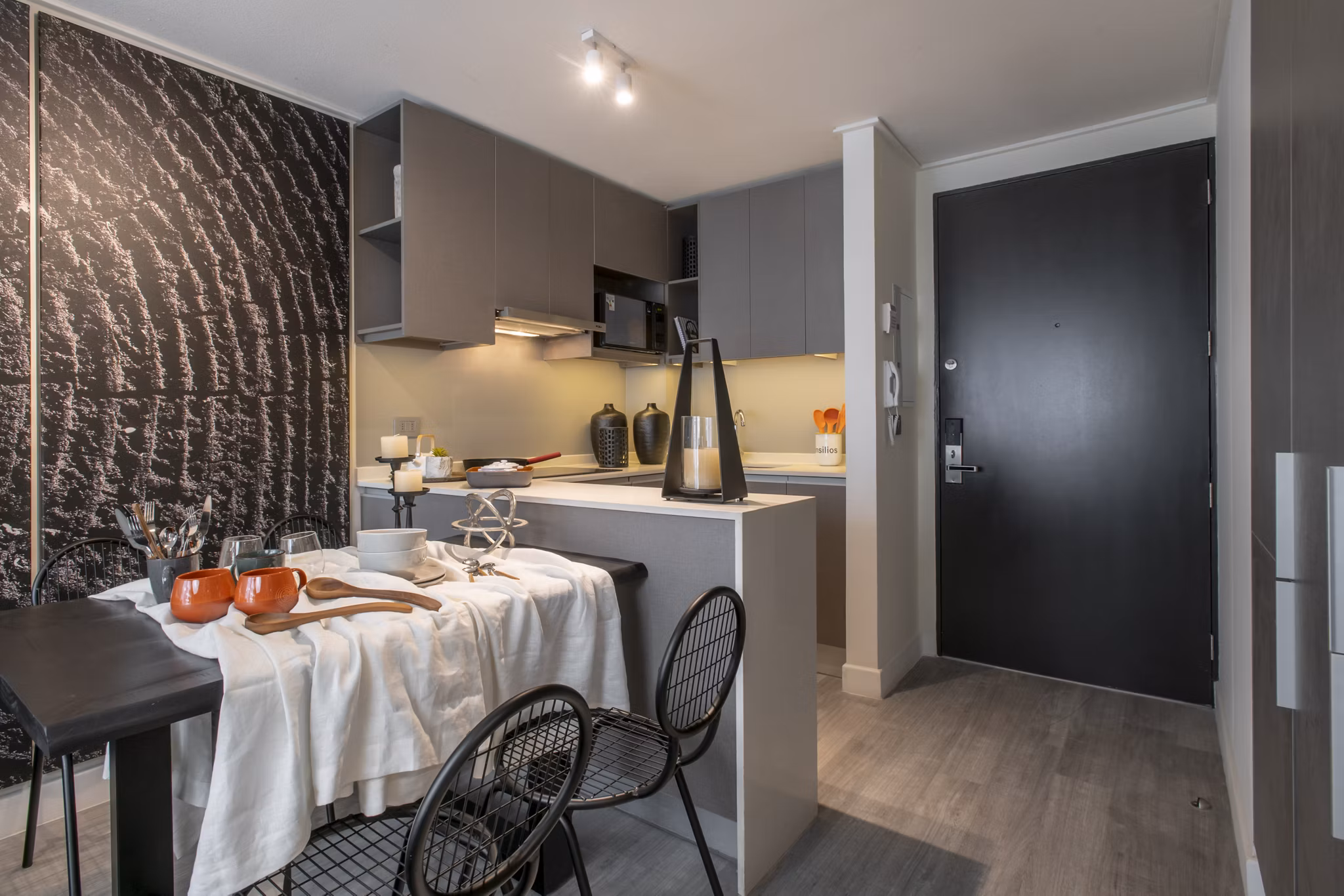 dining room at Somma Plaza Nunoa Apartments