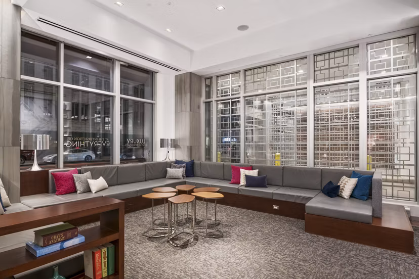 1600 Glenarm Place Apartments: Modern clubhouse with sleek design and comfortable seating
