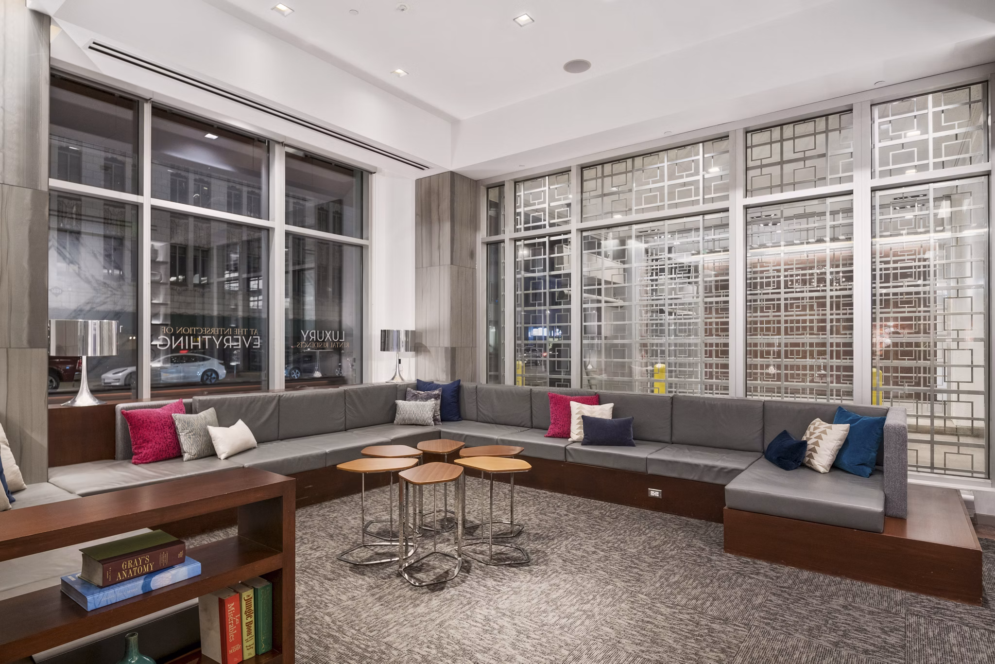 1600 Glenarm Place Apartments: Modern clubhouse with sleek design and comfortable seating