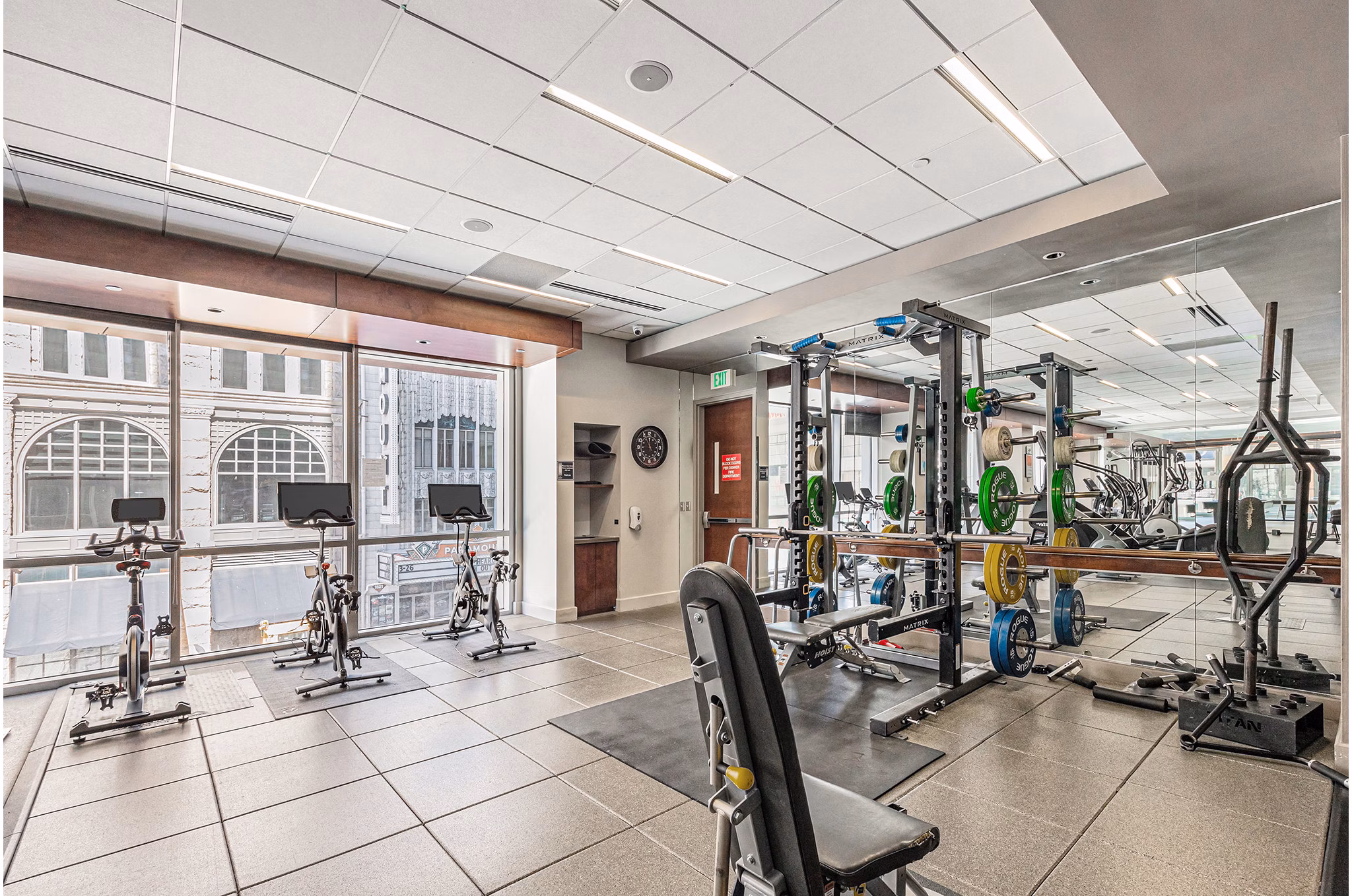 fitness ceneter at 1600 Glenarm Place Apartments