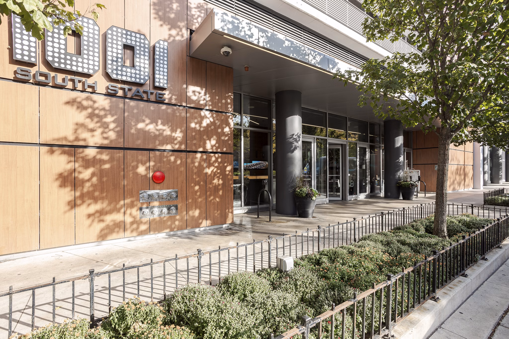 exterior at 1001 S State Apartments 