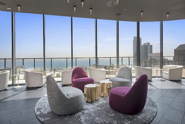 Clubhouse featuring modern decor and spacious seating at 1001 S State Apartments in Chicago