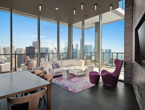 Spacious living room with modern decor and city views in 1001 S State Apartments, luxury living in downtown Chicago