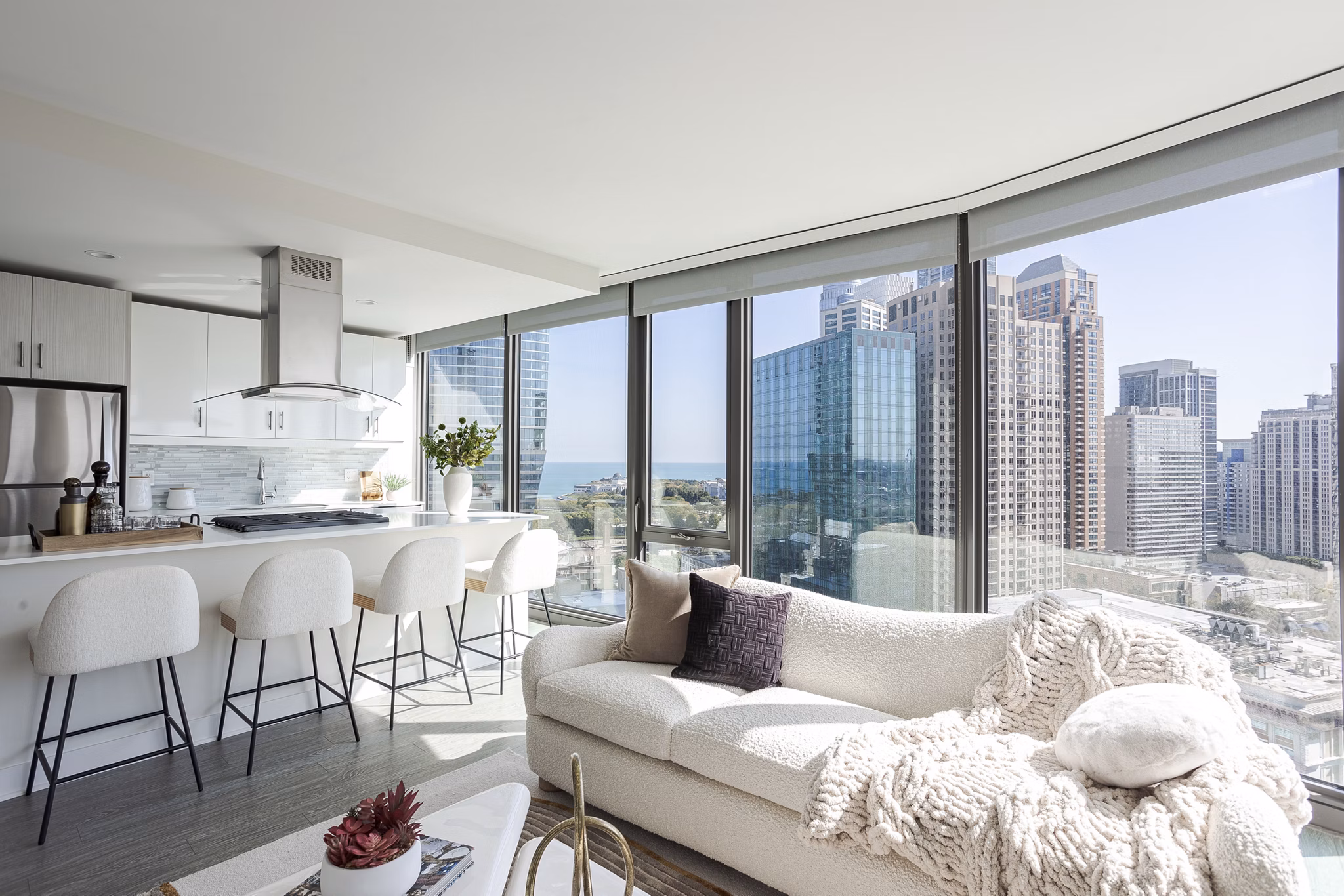 living room at 1001 S State Apartments 