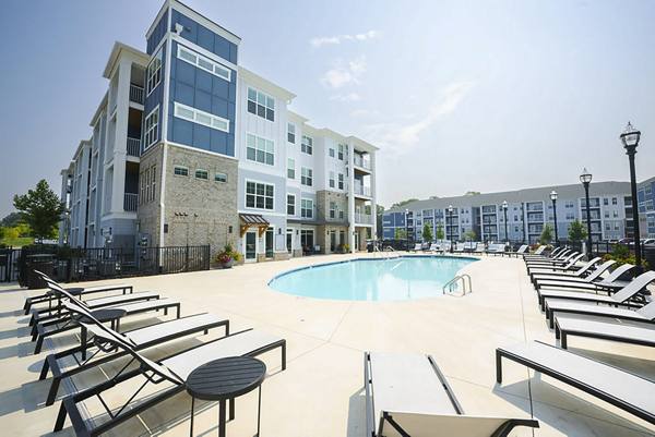 pool at Madison Place Apartments