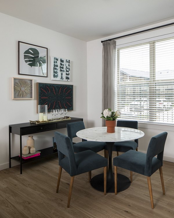 dining area at Broadstone Cross Creek Ranch Apartments