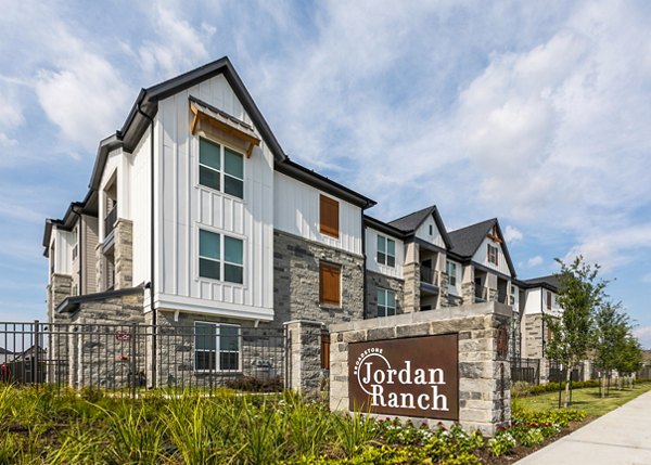 Broadstone Jordan Ranch: Stunning facade at luxury apartments in Fulshear, featuring modern architecture and lush landscaping