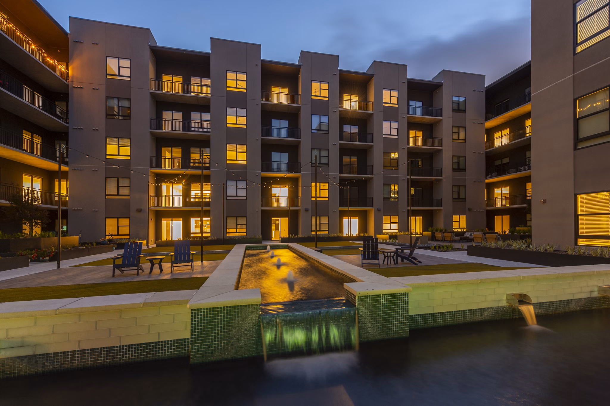 Courtyard with lush landscaping at The Lane at Waterway luxury apartments