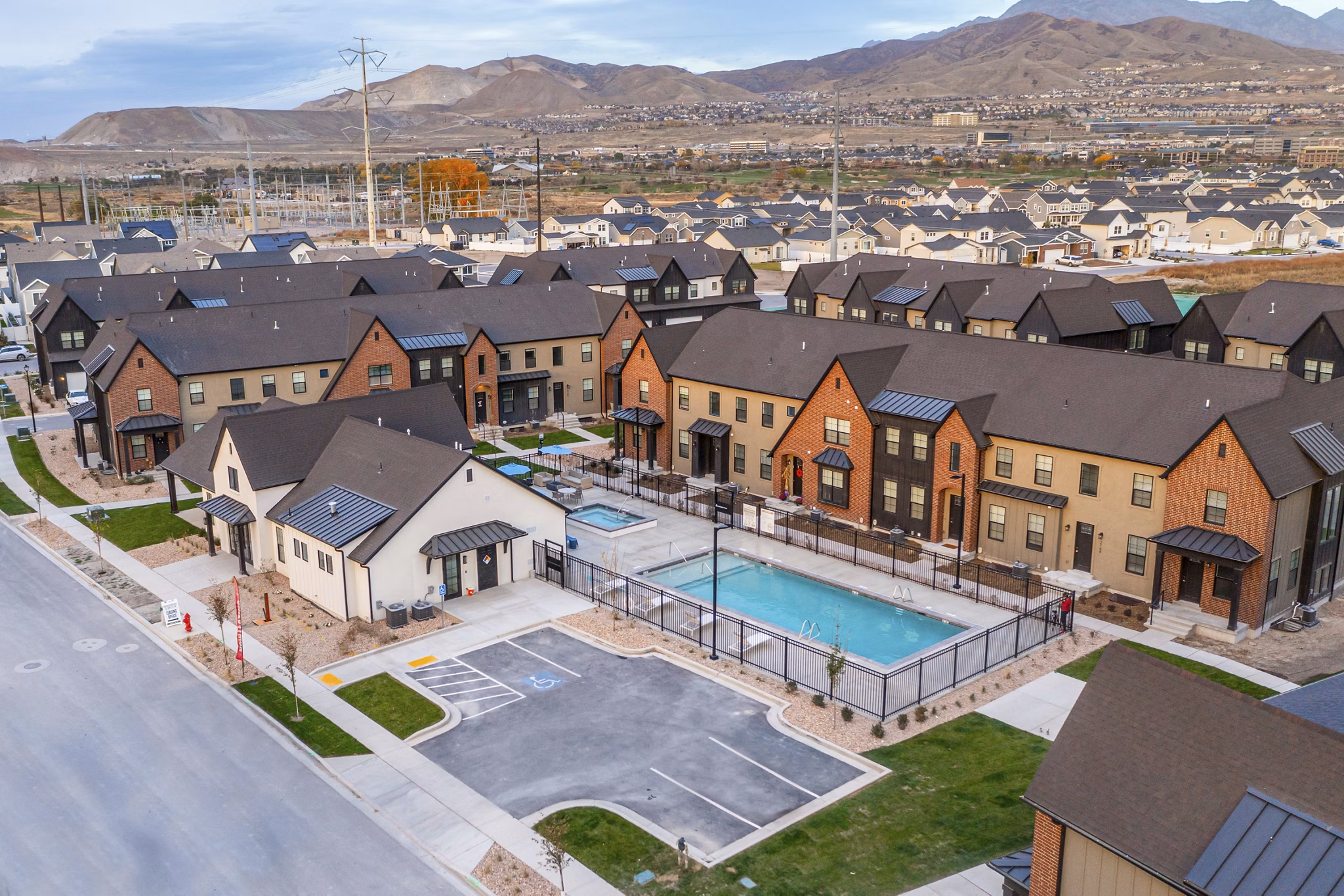 building/exterior at Drexler Townhomes at Holbrook Farms Apartments