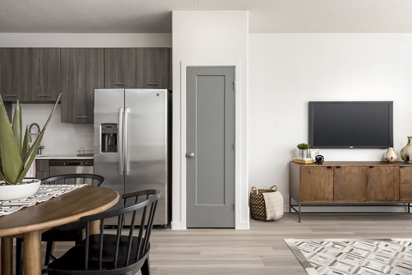 dining area at Black Ridge Cove Apartments