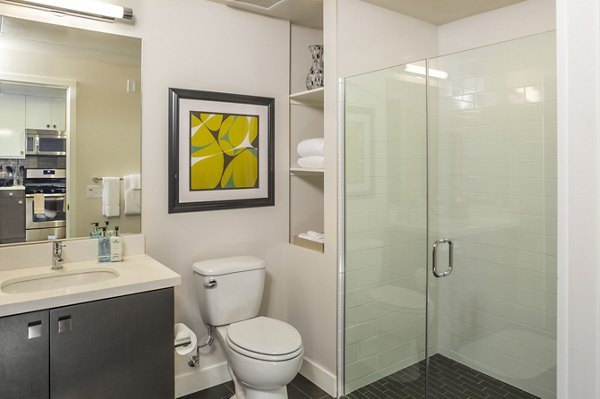 mResidences Olympic & Olive Apartments: Luxurious high-rise in downtown Los Angeles