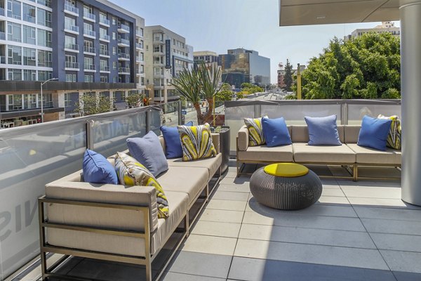 rooftop deck at mResidences Olympic & Olive Apartments