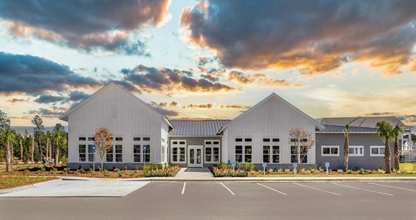 exterior at Wentworth Park Apartments