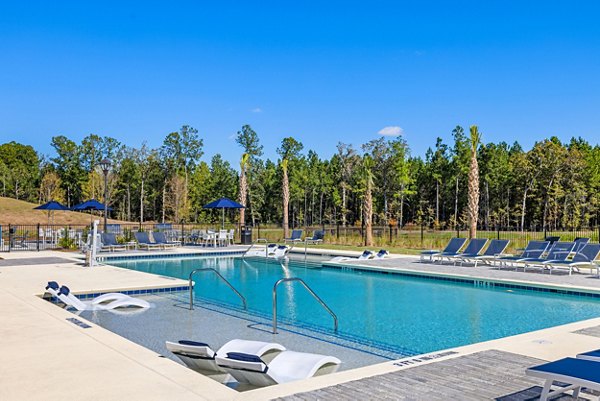 pool at Wentworth Park Apartments