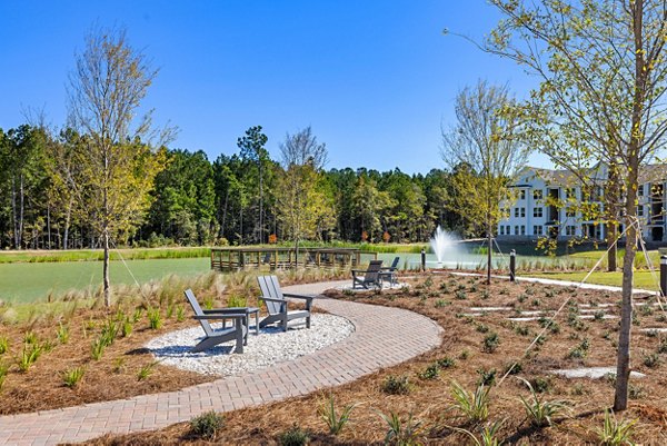 Courtyard with lush landscaping at Wentworth Park Apartments, a luxury community offering serene outdoor spaces and relaxation areas