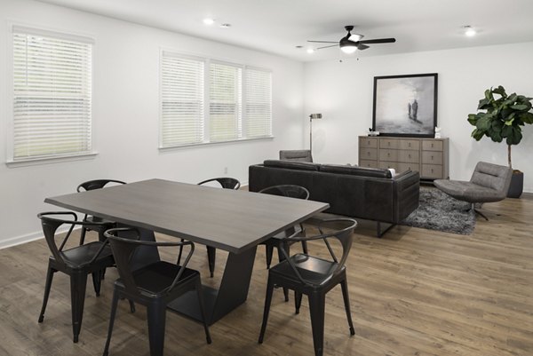 dining area at Baxter Woods Apartments