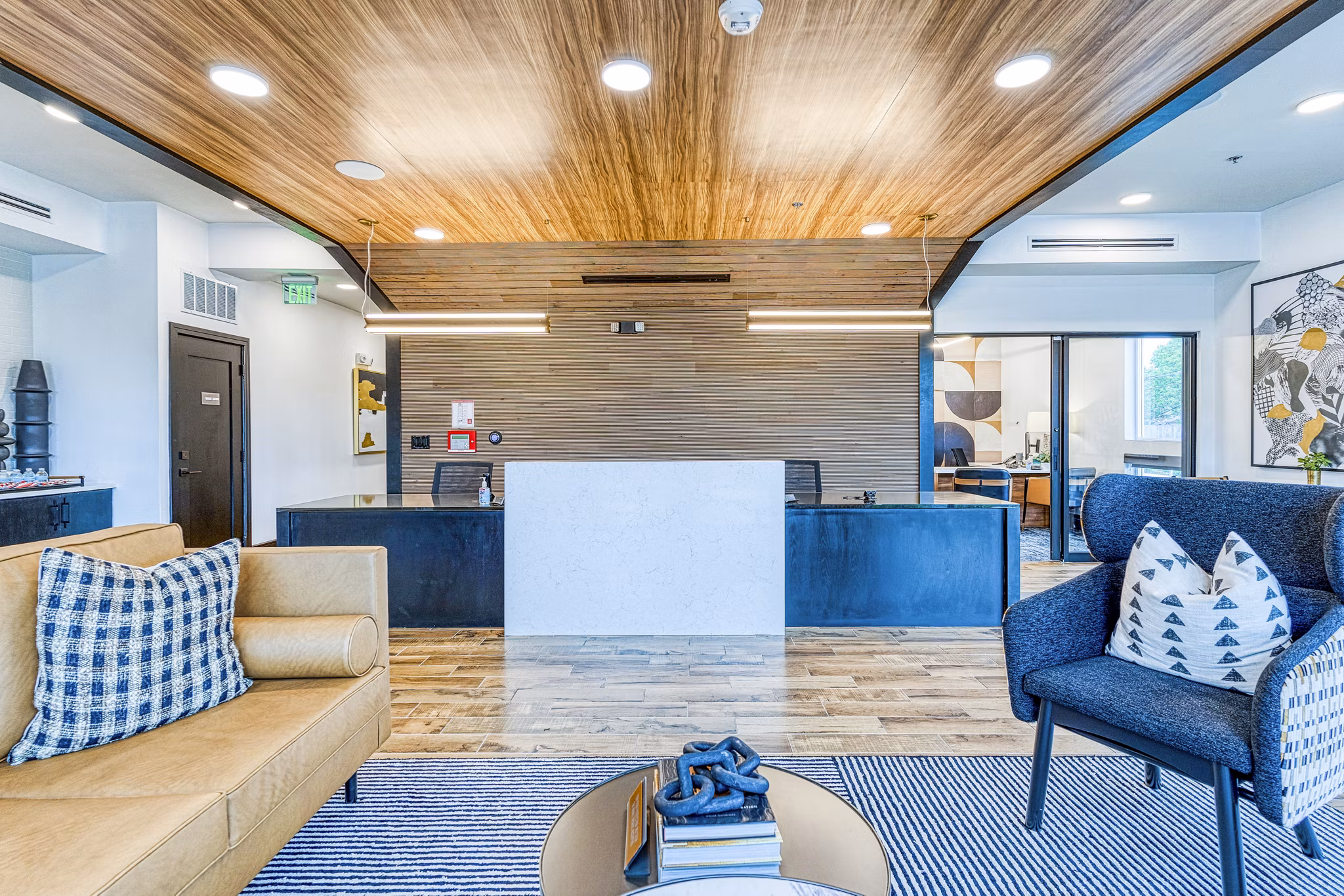 The Banks of Springdale: Modern clubhouse with leasing office featuring luxury amenities and stylish decor