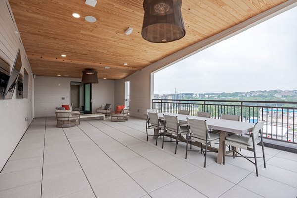 Urban East Apartments: Tranquil courtyard featuring lush greenery and seating areas in luxury Greystar property