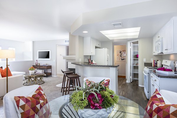 dining room at St. Moritz Apartments