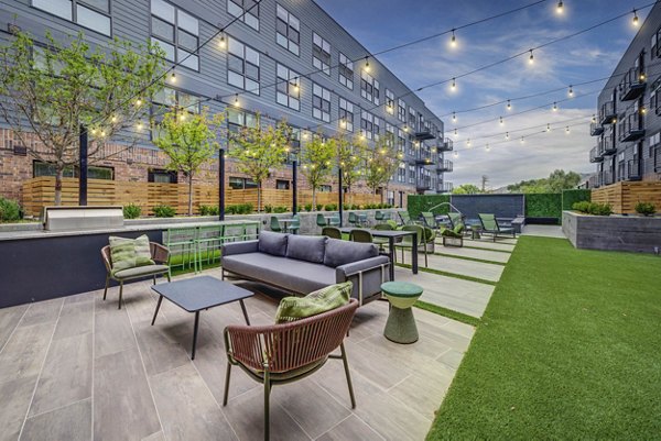 courtyard at Slate Apartments