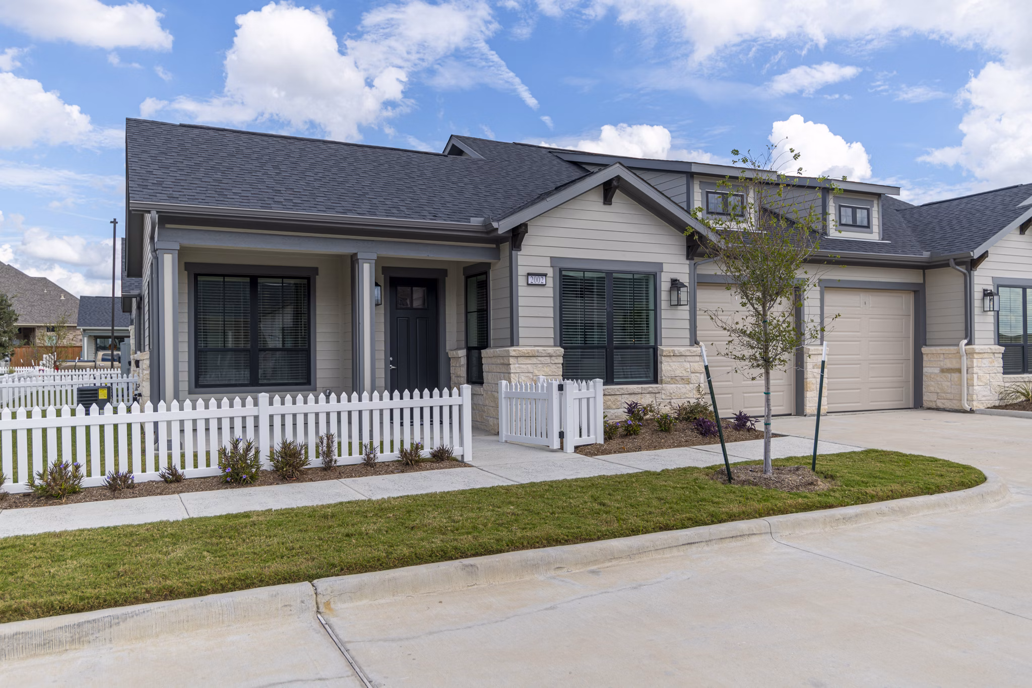 Cadence Creek at Towne Lake: Stylish building at luxury apartments in tranquil setting