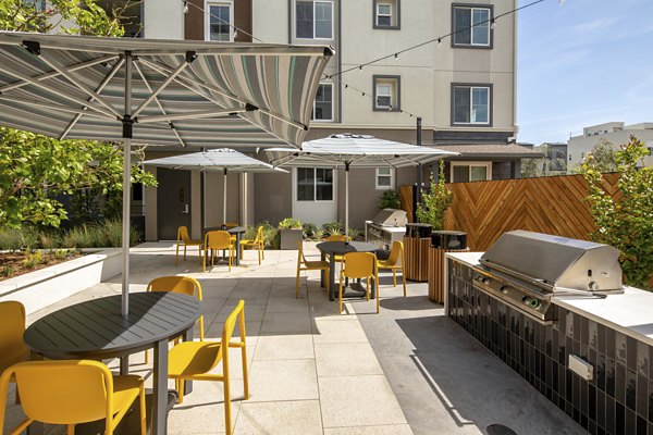 Spacious outdoor grill area with modern fixtures at Citron Apartments, offering luxury amenities for social gatherings