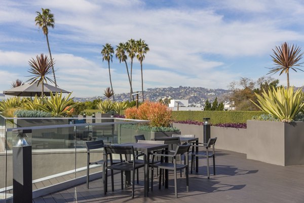 Courtyard with lush landscaping at The LC Apartments, a Greystar luxury property
