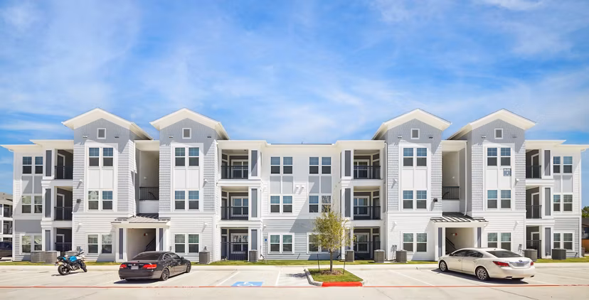 building at Willow Plaza Apartments