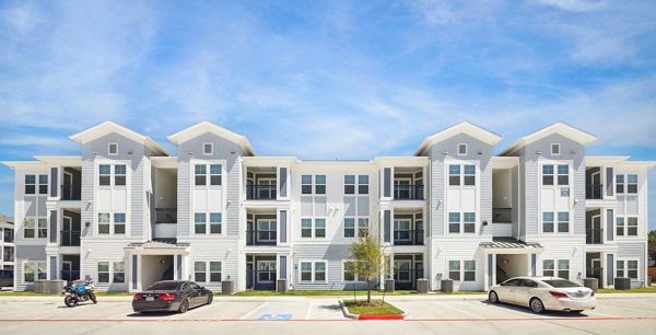 building at Willow Plaza Apartments