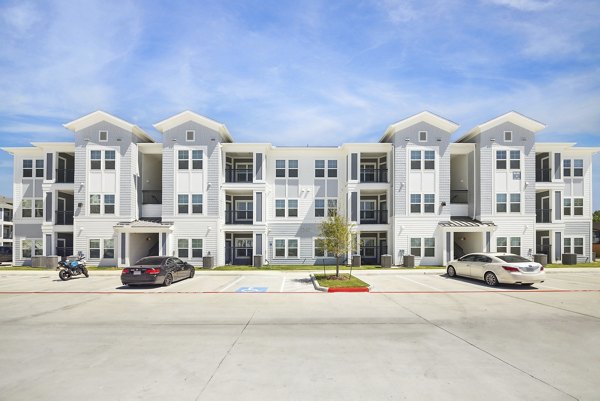 building at Willow Plaza Apartments