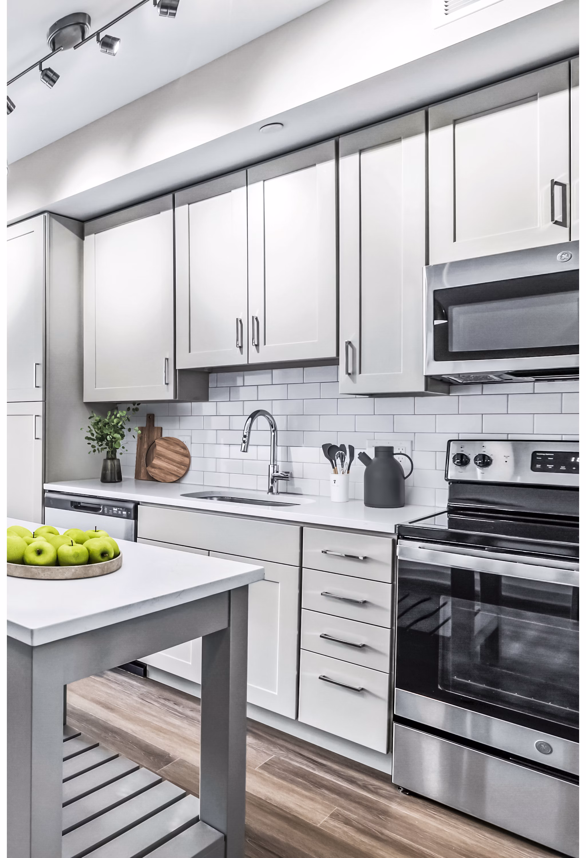 Modern kitchen with stainless steel appliances at Vista Fairfax Corner Apartments