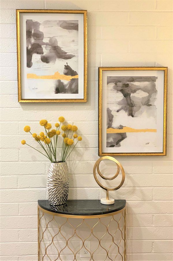 Spacious living room with modern decor at Seventh Apartments