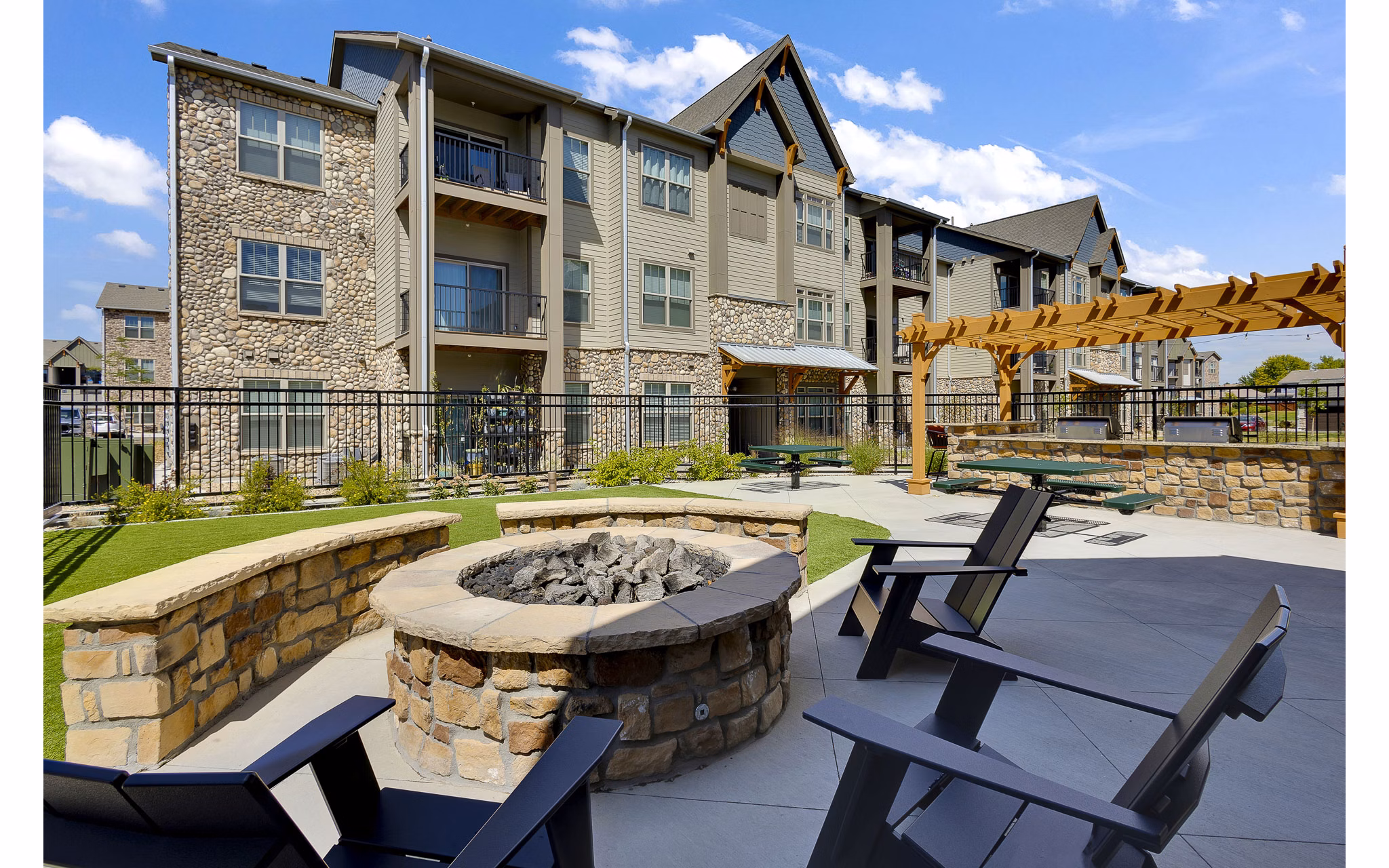 grill area at Thayne Apartments 