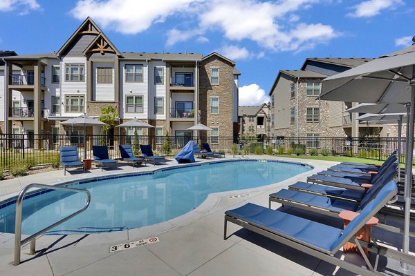 pool at Thayne Apartments 