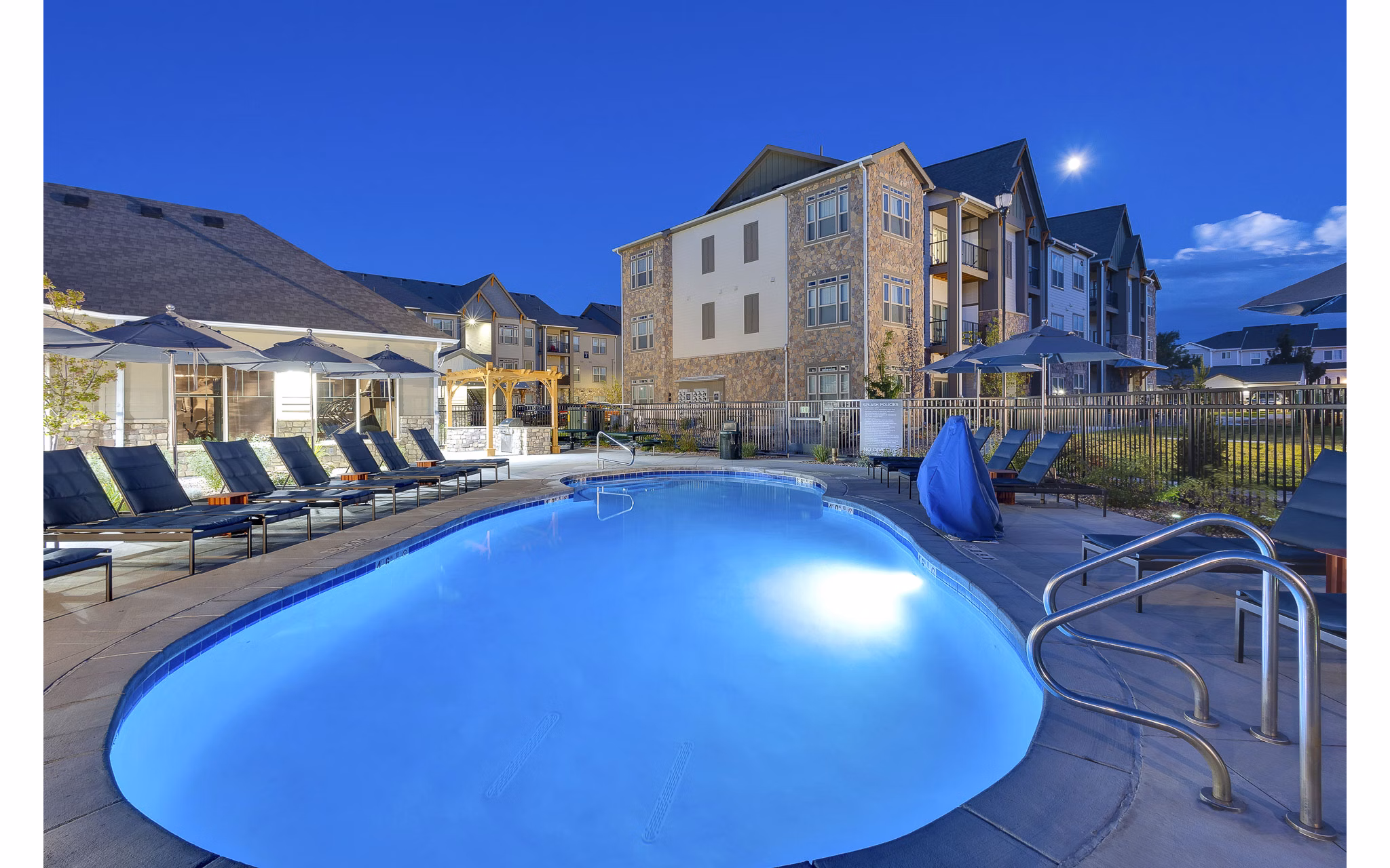 pool at Thayne Apartments 