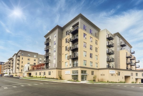 DASH Downers Grove: Stylish of modern luxury apartments in prime suburban location